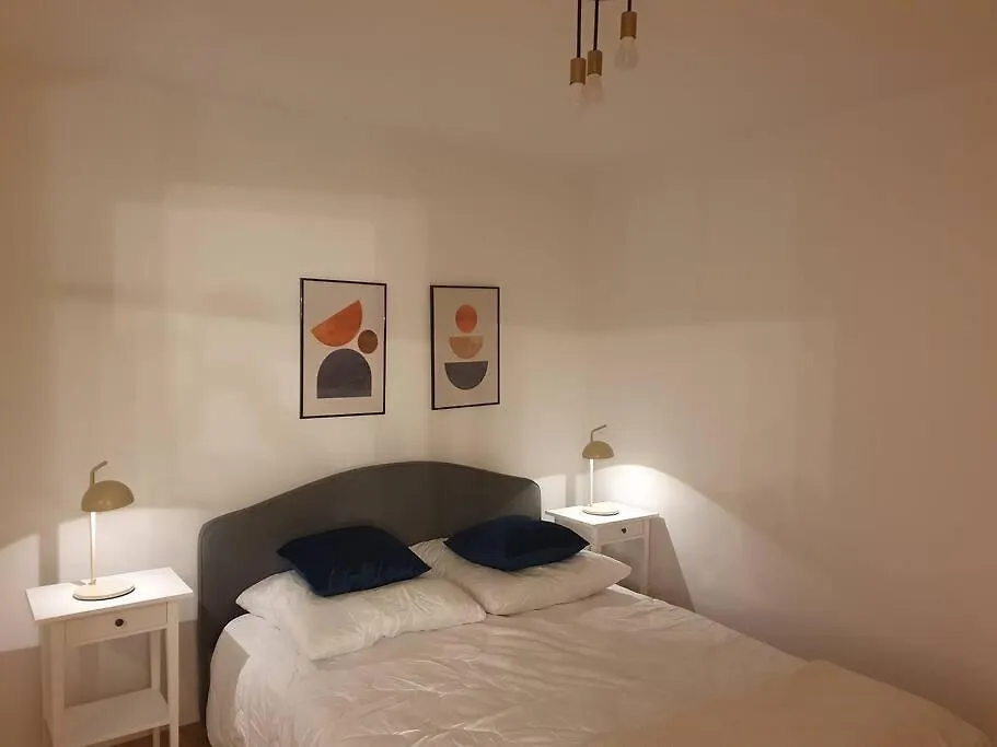Helle 3 Zimmer Souterrainwohnung In Einem Neubau-Villa München