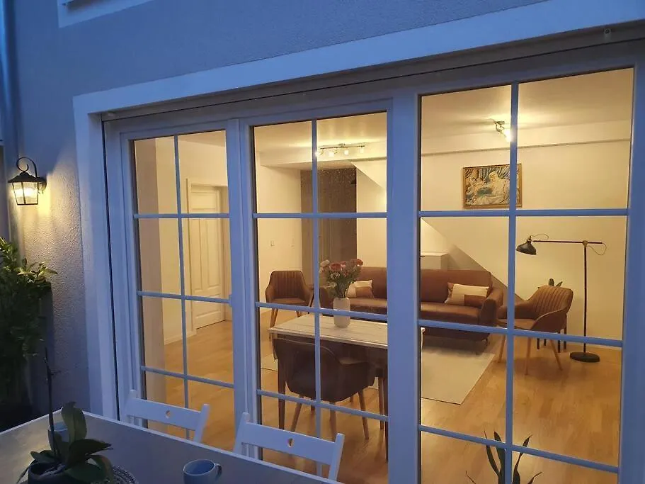 Helle 3 Zimmer Souterrainwohnung In Einem Neubau-Villa München