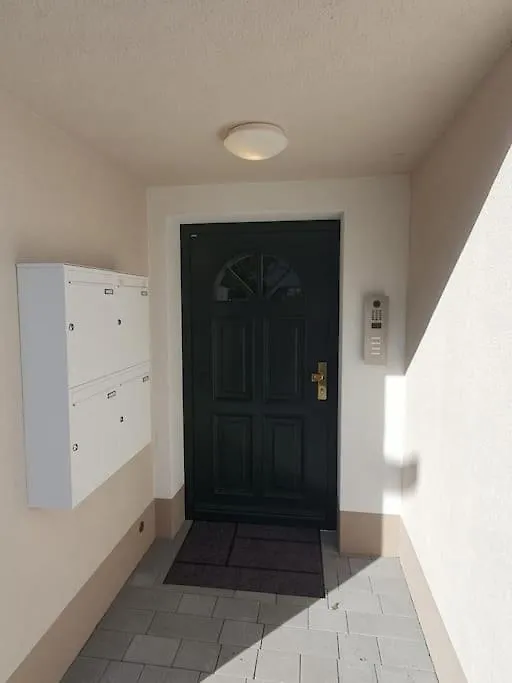 Helle 3 Zimmer Souterrainwohnung In Einem Neubau-Villa ميونيخ ألمانيا