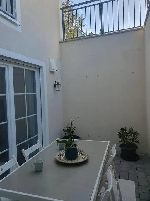 Helle 3 Zimmer Souterrainwohnung In Einem Neubau-Villa ميونيخ شقة