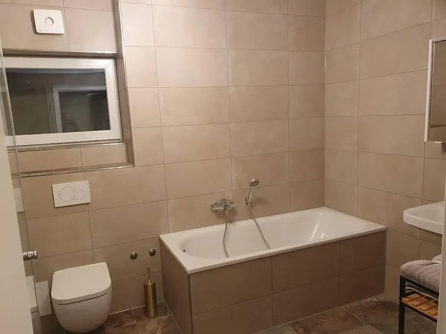 شقة Helle 3 Zimmer Souterrainwohnung In Einem Neubau-Villa ميونيخ