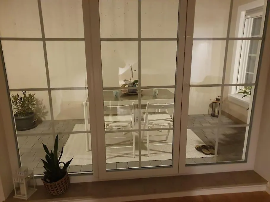 Helle 3 Zimmer Souterrainwohnung In Einem Neubau-Villa ميونيخ شقة