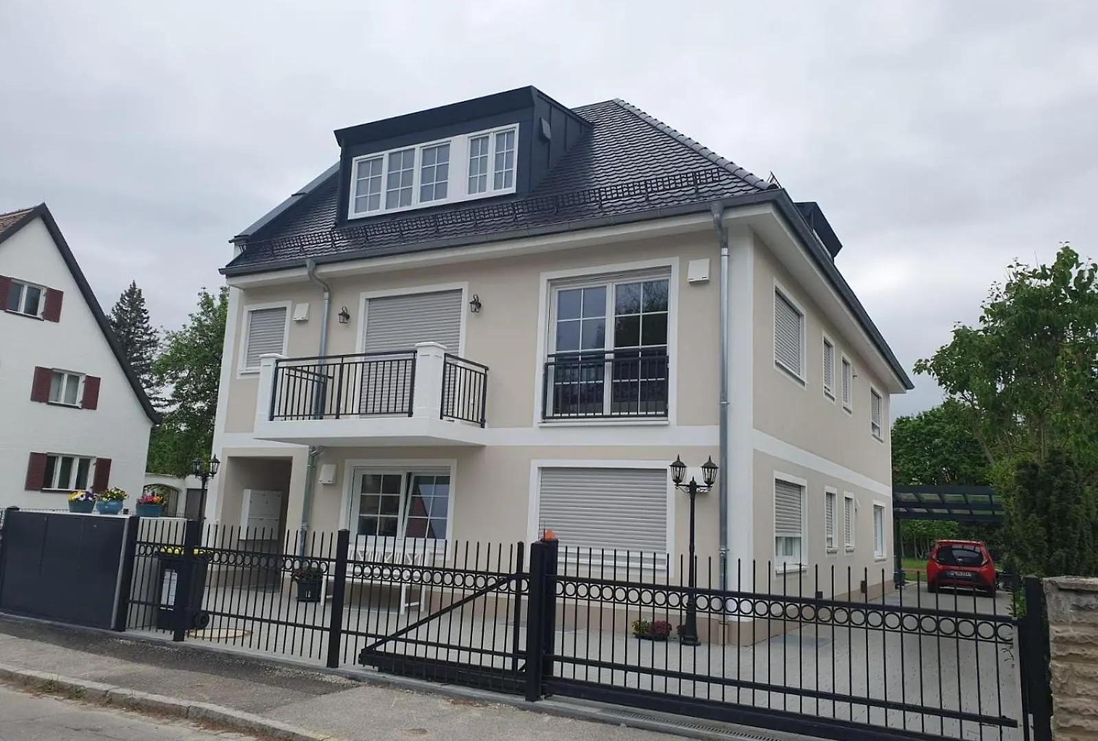 شقة Helle 3 Zimmer Souterrainwohnung In Einem Neubau-Villa ميونيخ